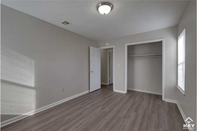 Building Photo - 1324 N Minneapolis St