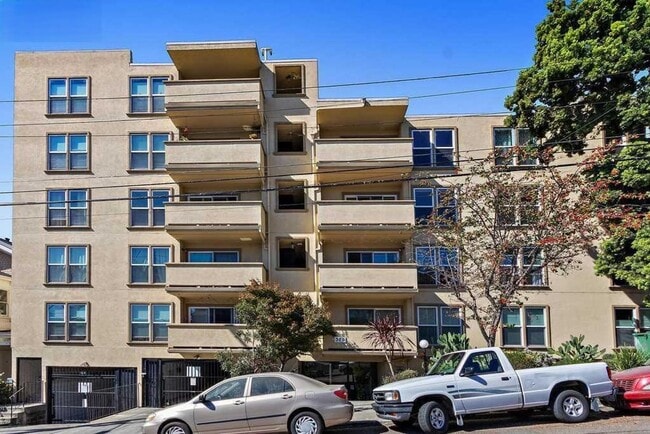 Building Photo - Updated Condo Steps from Lake Merritt with Parking and Utilities Included