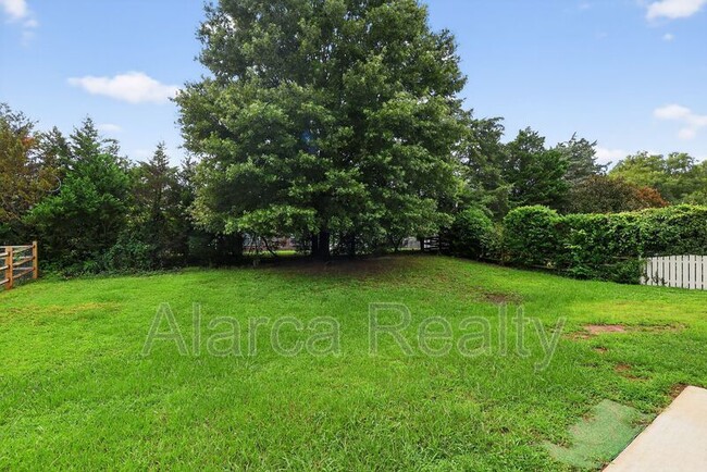 Building Photo - 9205 Mitchell Glen Dr