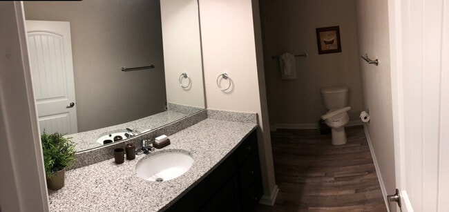 Building Photo - 1445 Broadcloth St