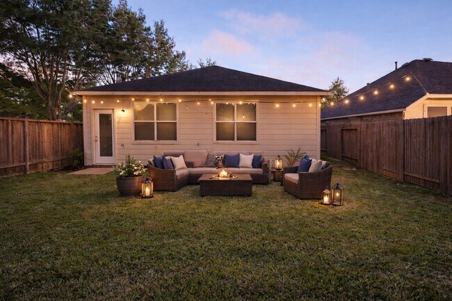 Building Photo - 421 Abbey Ln