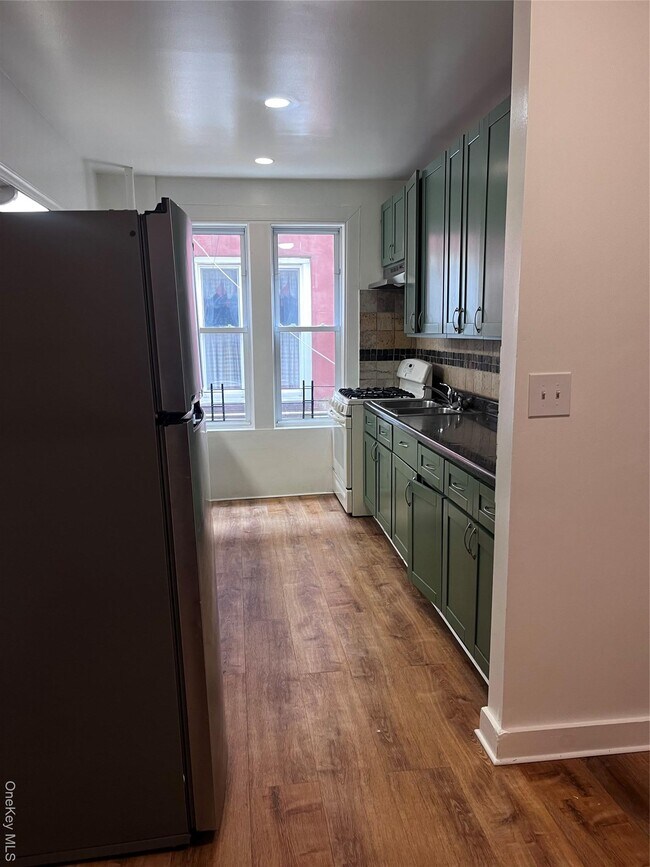 Building Photo - 1129 Noble Ave