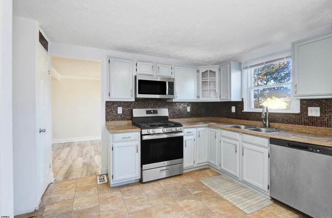 Building Photo - 1649 N Missouri Ave