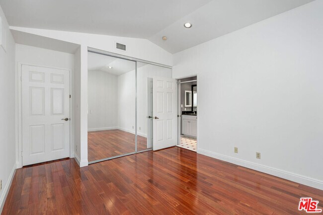 Building Photo - 13031 Magnolia Blvd