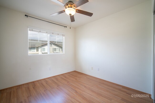 Building Photo - $3450 /3 Bed /2.5 Bath in Spinnaker Place ...