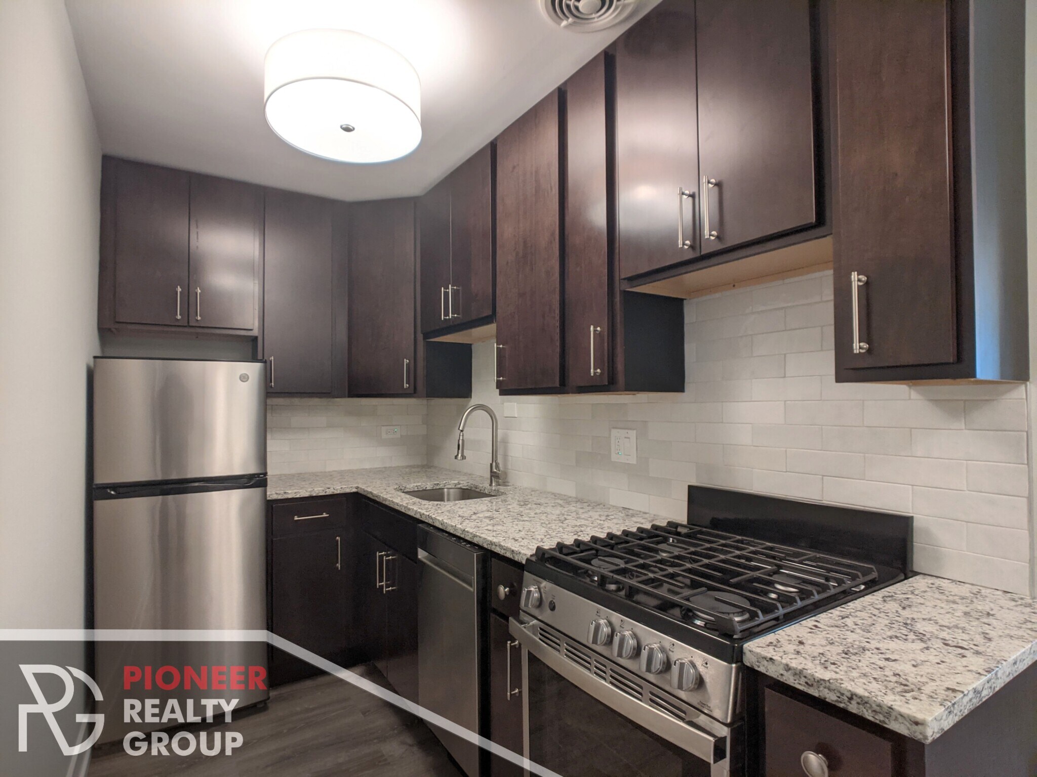 Building Photo - 511 W Barry Ave