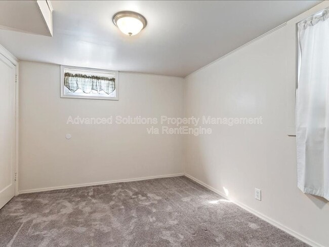 Building Photo - 1966 E Garfield Ave