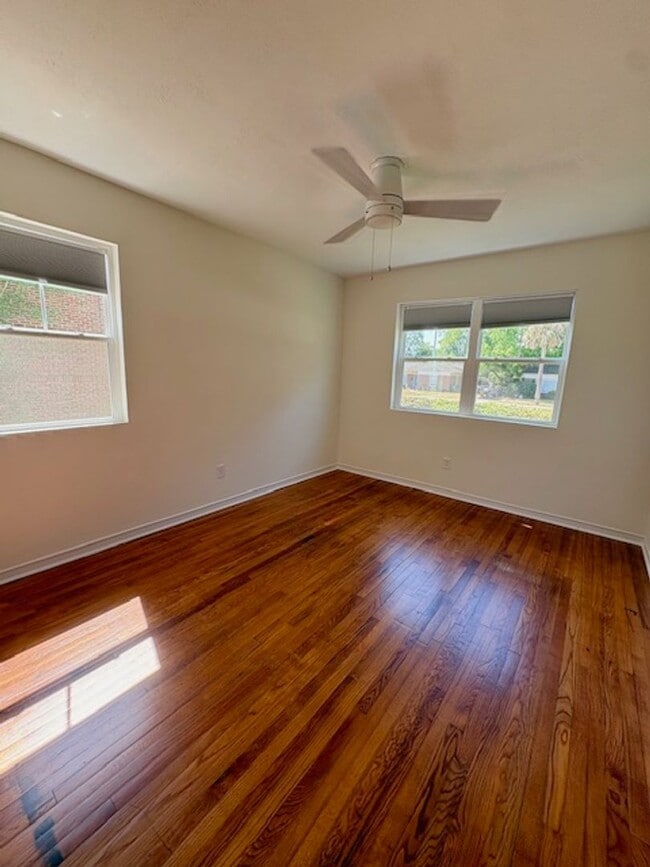 Building Photo - Fully Renovated Three Bedroom Condo 10 mins from MUSC - Off the Greenway!