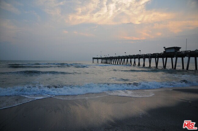 Building Photo - 120 Driftwood St