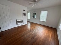 Building Photo - 618 Santos St