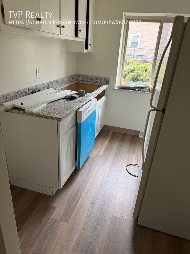 Building Photo - 3 E Erie Ave