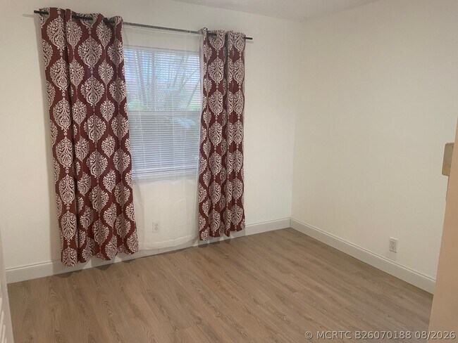 Building Photo - 2851 Somerset Dr
