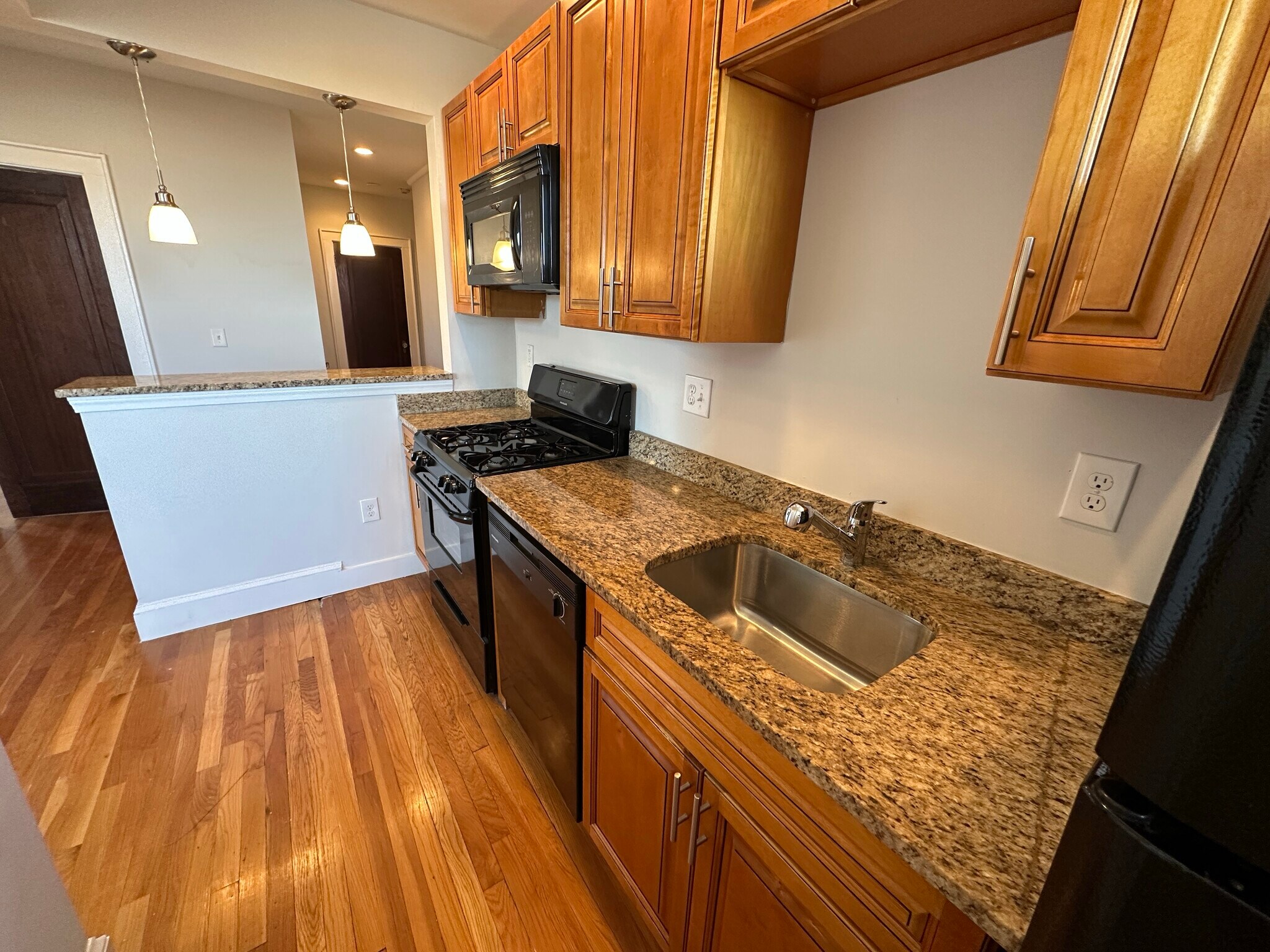 Building Photo - 130 Highland Ave