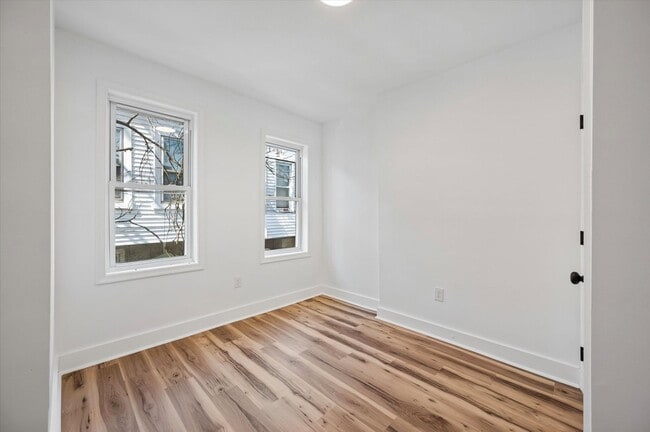 Building Photo - 3BR/1BA | Modern Interior| Fast Approval