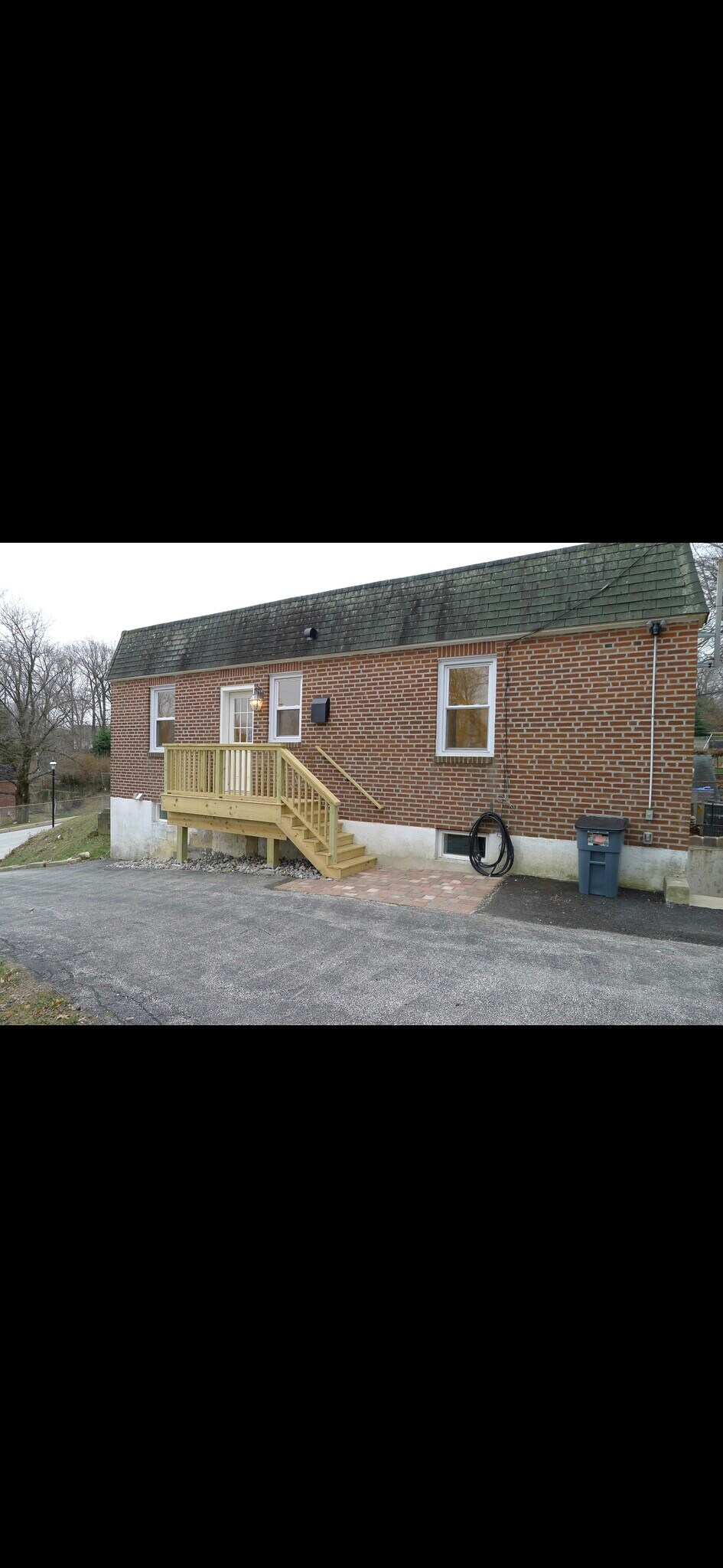 Building Photo - 278 Valley View Road