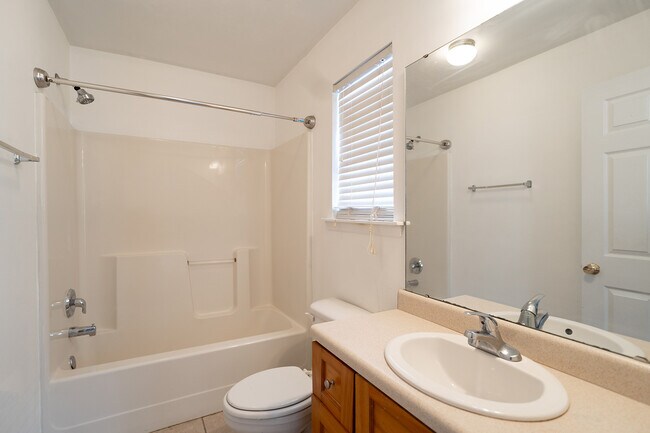 Building Photo - 3384 Sawtooth Dr