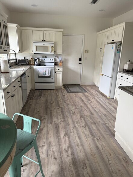 Building Photo - 320 Garden Grove Pky