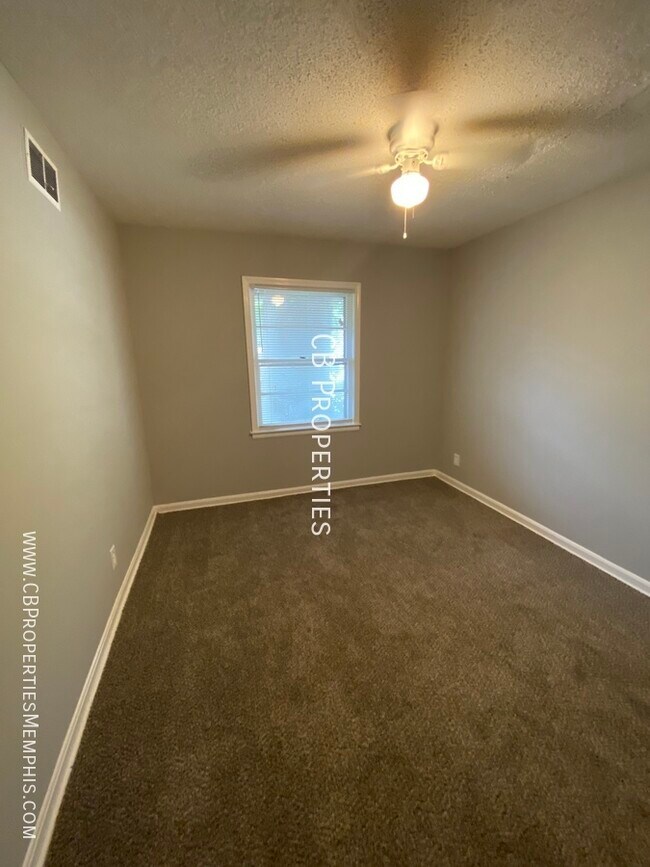 Building Photo - Move In Promos to choose from!