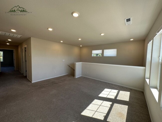 Building Photo - Gorgeous 5-bedroom, 3-bathroom home is desirable Springfield neighborhood