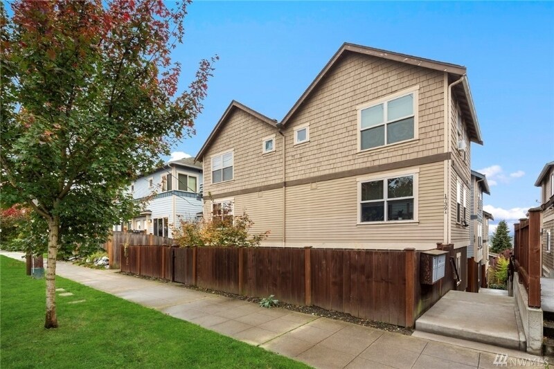 Building Photo - 1735 13th Ave S