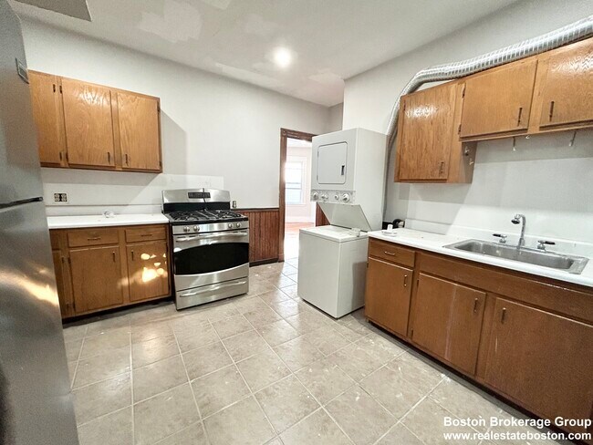 Primary Photo - 31 Sudan St