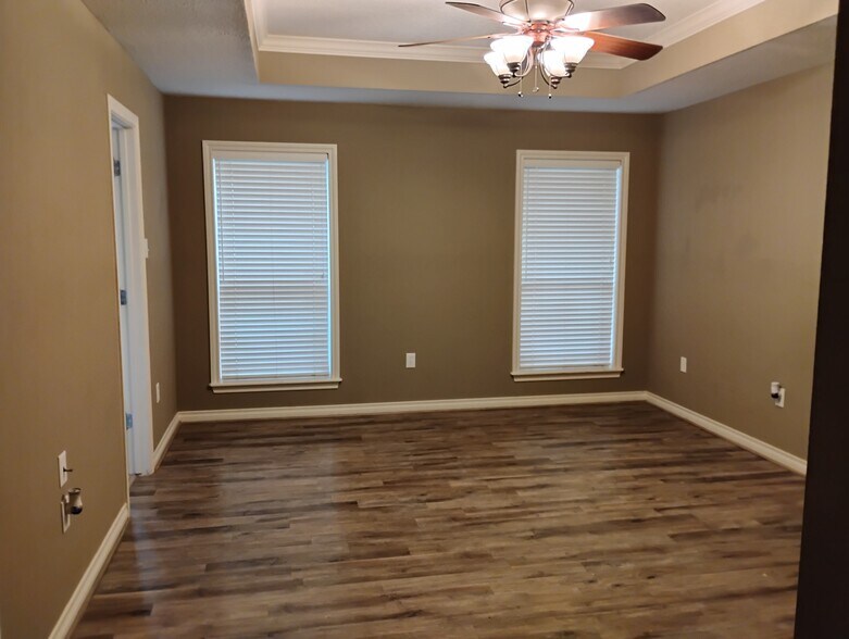 Building Photo - 4200 Middleham Ave