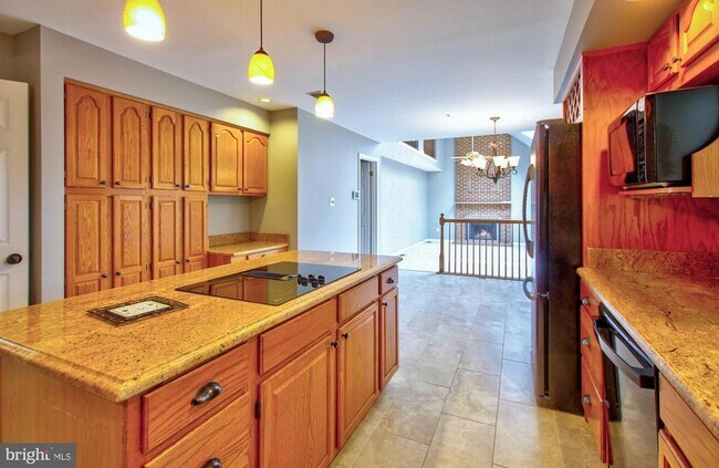 Building Photo - 18414 Garner Ln