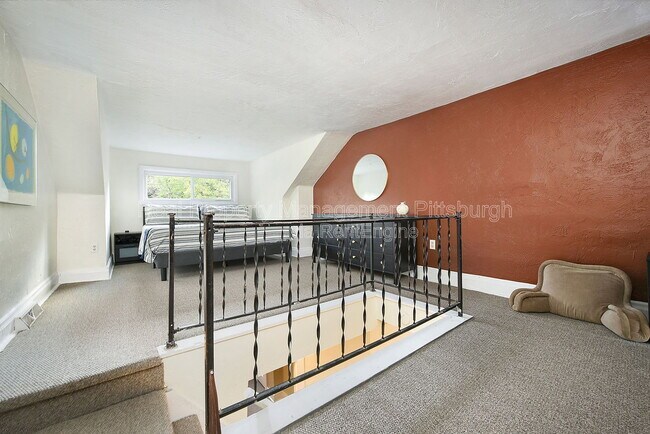 Building Photo - 320 Greenfield Ave