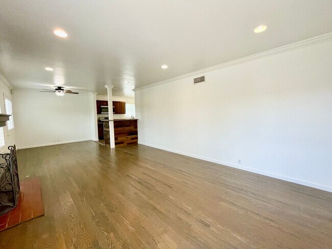 Building Photo - Stunning 4 Bedroom 3 Bath Single Story Home in Glendora!