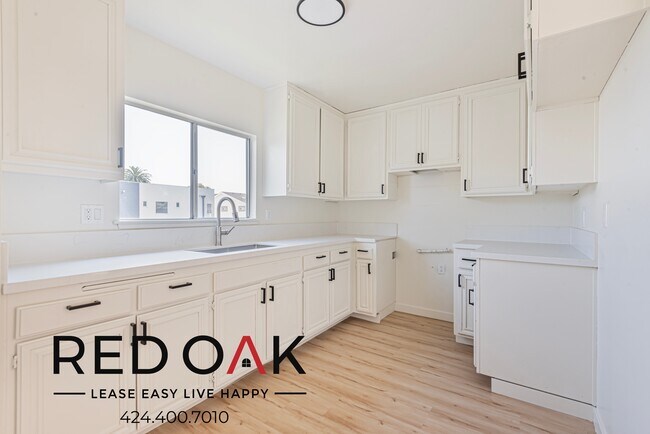 Building Photo - 1341 W 37th Pl