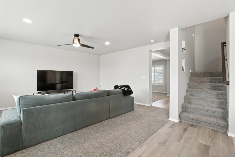 Building Photo - 1855 SW Besra Dr