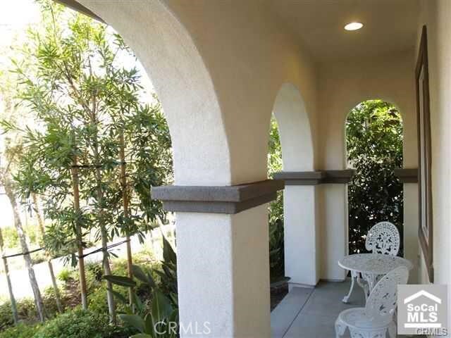 Building Photo - 63 Wonderland