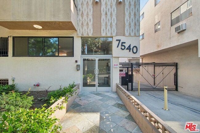 Building Photo - 7540 Hampton Ave