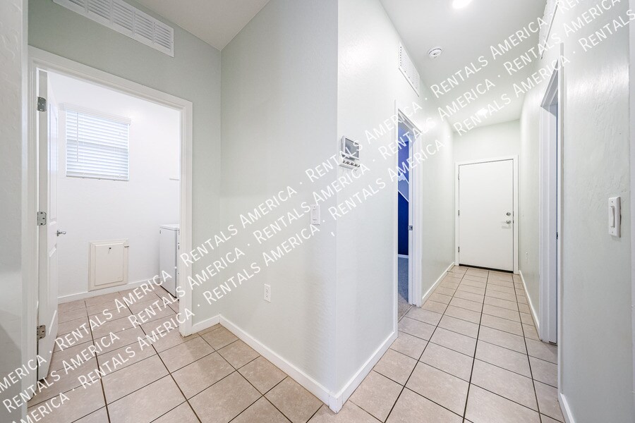 Building Photo - 14151 W Georgia Dr