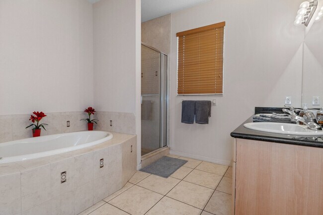 Building Photo - 4765 S Amstel Dr