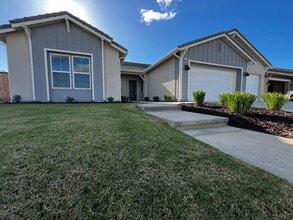 Building Photo - 2112 Daffodil St