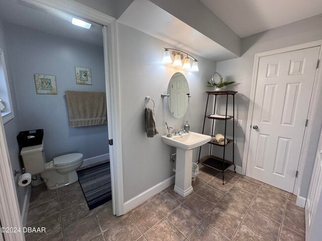 Building Photo - 24 Dolphin Ave