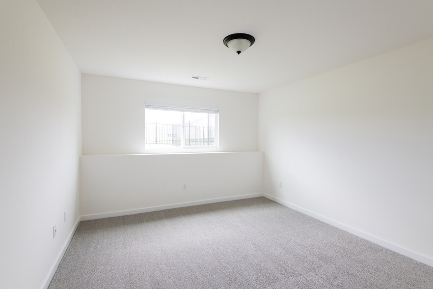 Basement - Bedroom #5 - 5347 Pinecrest Ct N