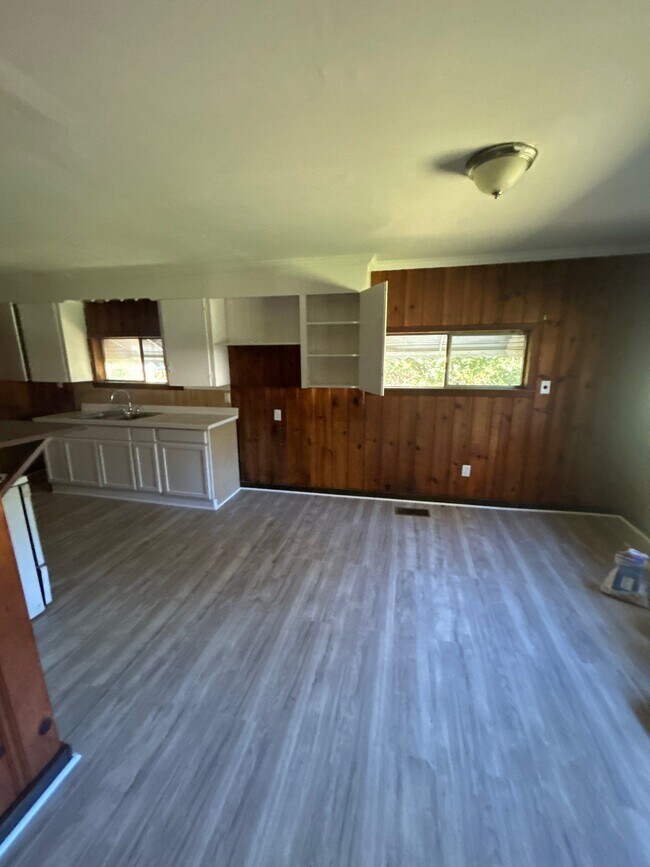 Building Photo - 319 Woody Dr