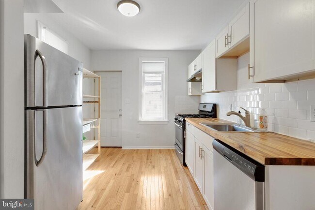 Building Photo - 1517 S LeCount St