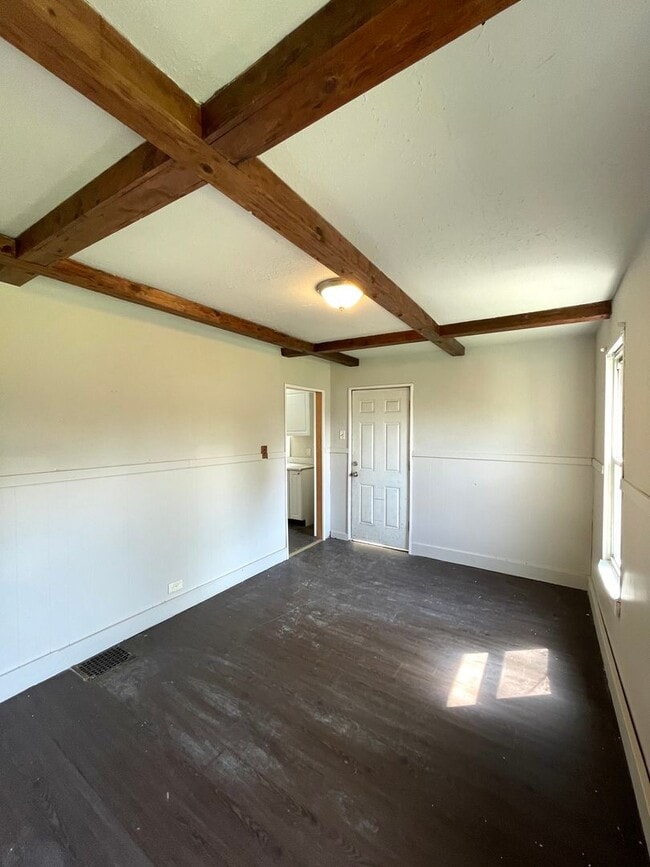 Building Photo - Multi Family Home 3 Bedroom and 1 Bath For Rent - Coming Soon