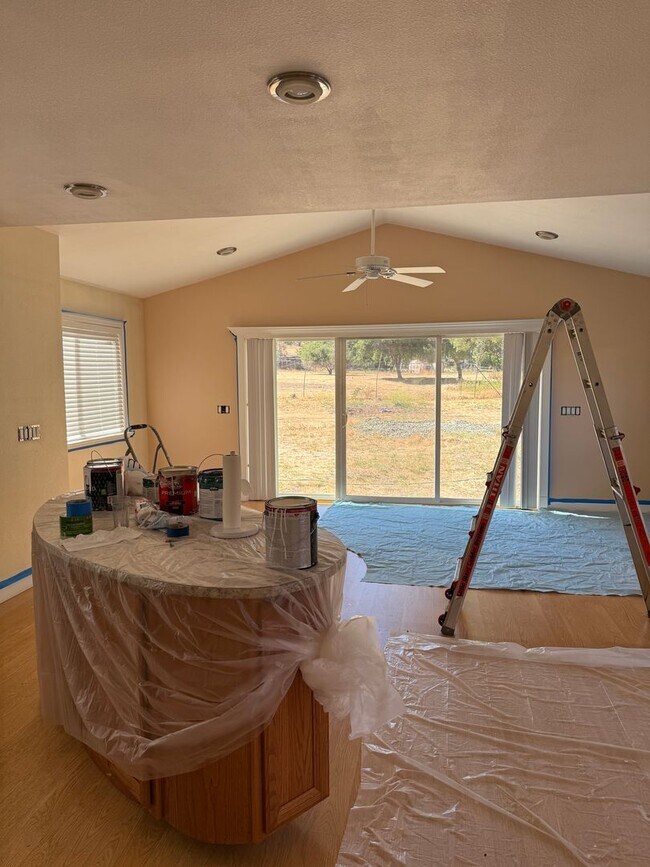 Building Photo - QUAINT UPDATED ADU IN THE COUNTRY