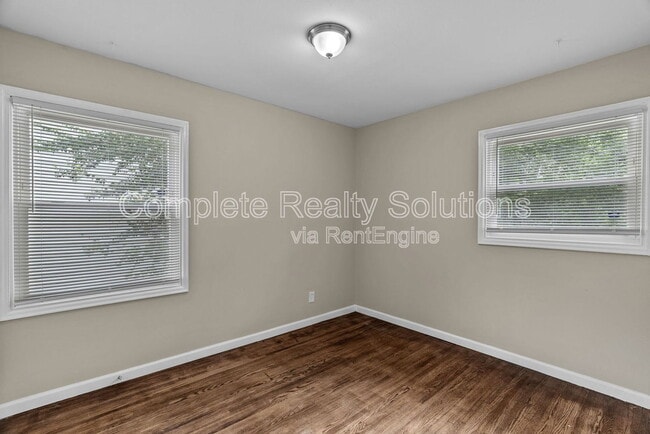 Building Photo - 270 Estridge Rd