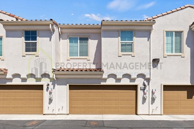 Building Photo - For Rent: Stylish 3-Bedroom Townhouse with...