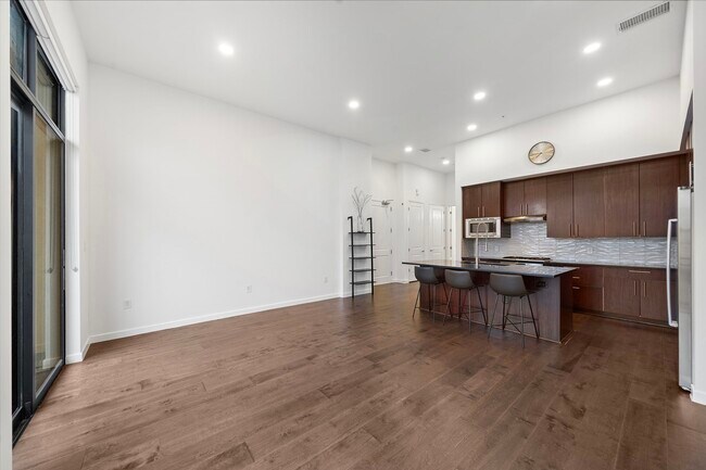 Building Photo - 4820 Caroline St