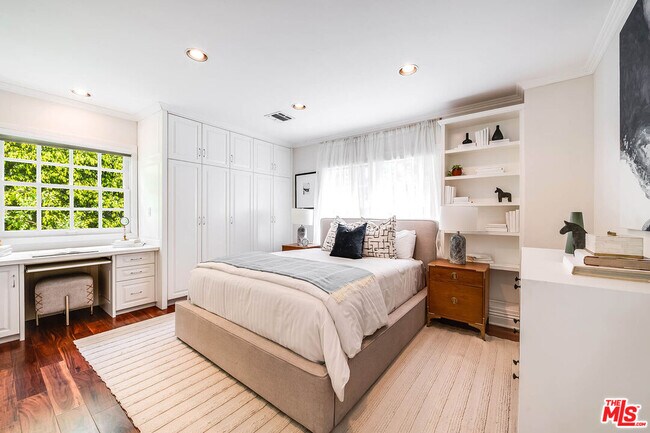 Building Photo - 547 Loring Ave
