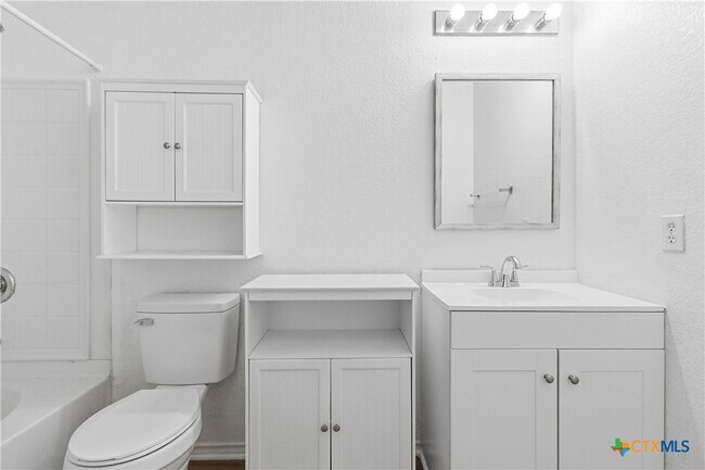 Building Photo - 224 Capistrano Dr