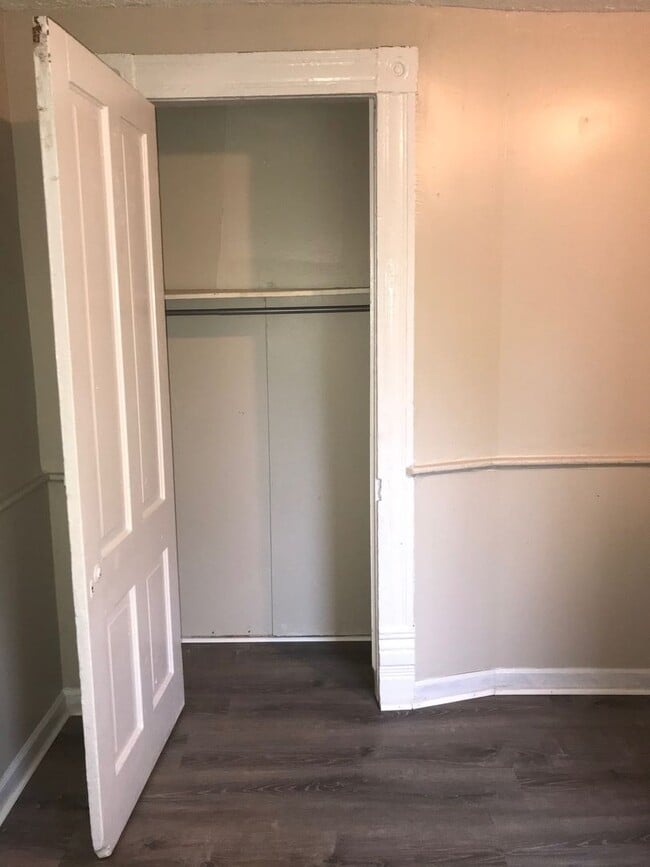 Building Photo - Spacious 2-3 bedroom home in Park Hill- Se...