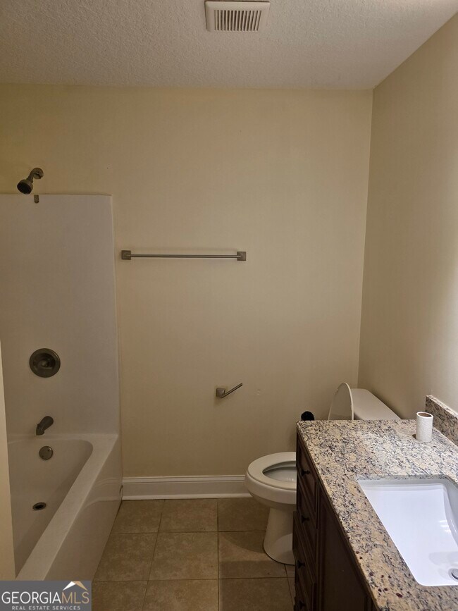 Building Photo - 516 Hide-A-Way Lk Lp