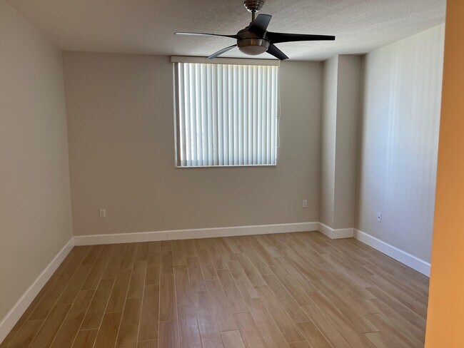 Building Photo - 1551 N Flagler Dr